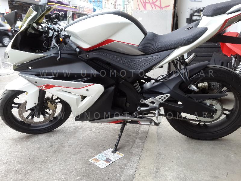RZ25R Moto Pista Usada 2013 con 350km