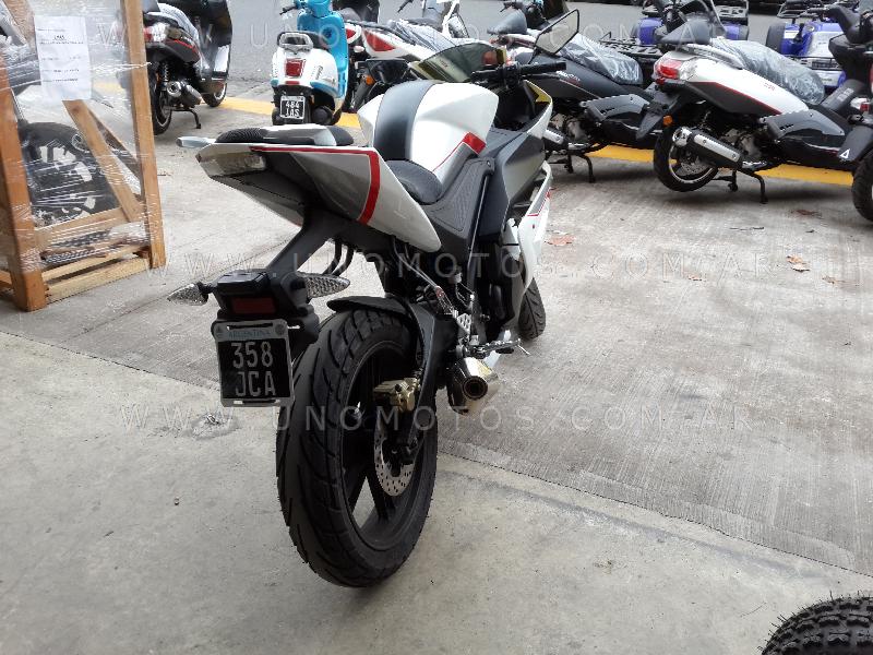 RZ25R Moto Pista Usada 2013 con 350km